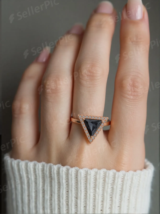 Noir Tria Elegance Ring
